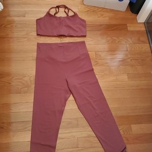 GIRLFRIEND COLLECTIVE SET